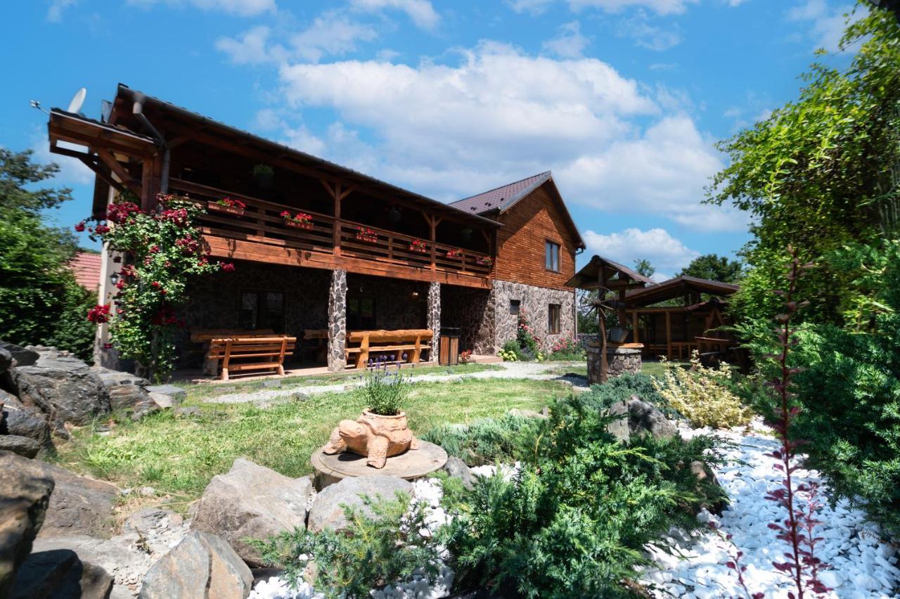 Casa De Vacanta Sadu Exteriér fotografie